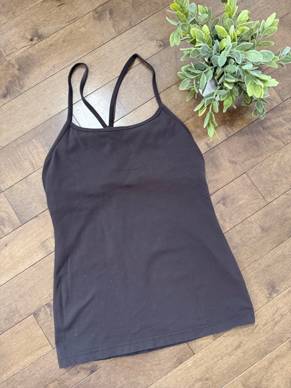 *wash wear, small stain* lululemon size 6 power Y tank